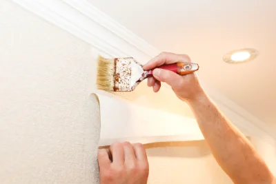 Pose de papier peint à Laires — revêtements muraux et toiles de verre